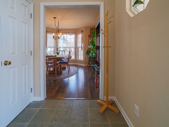3rd image of 371 Jefferson Dr
