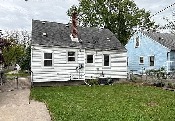 2922 Bailey Ave — Photo 3