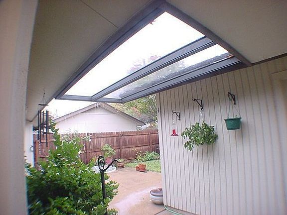 COVERED BREEZEWAY BETWEEN HOUSE & GARAGE