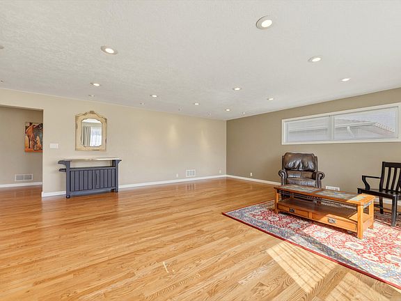 4th image of 1736 Martin Ave