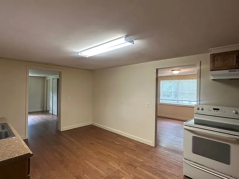 1054 Perimeter Rd — Photo 4