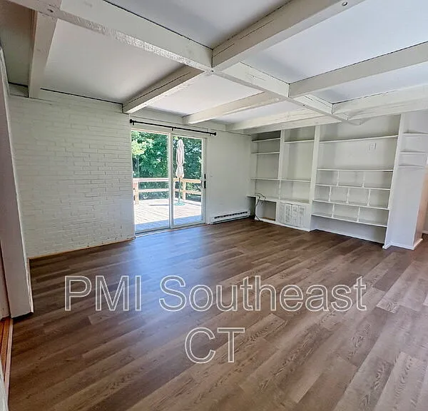 226 Pequot Ave — Photo 9