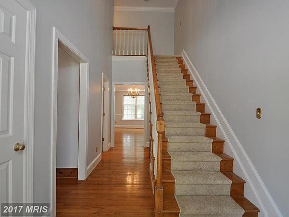 3rd image of 10025 Altamont Cir