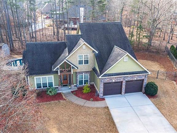 3rd image of 824 Vicki Cir