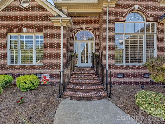 3rd image of 5125 Walnut Grove Ct