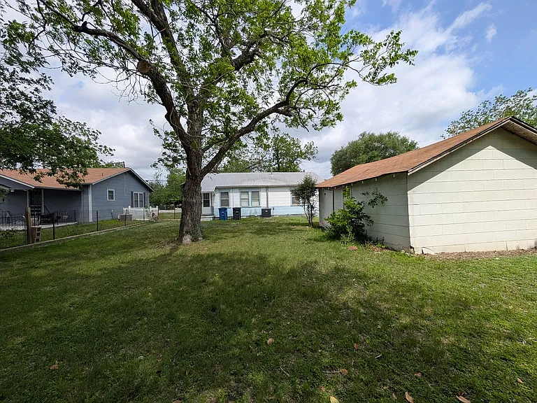 1185 W Mill St — Photo 36