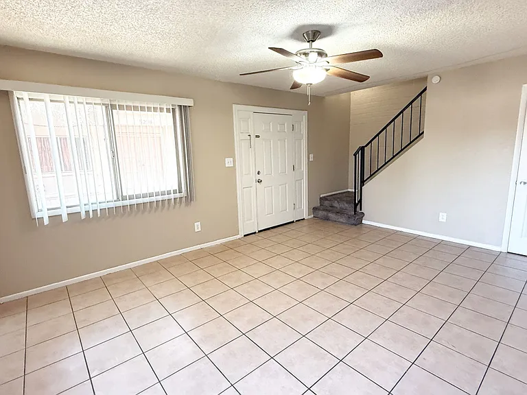 5244 W Lynwood St — Photo 9