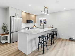 1789 Emerson St #6, Victoria, BC V8R2C2