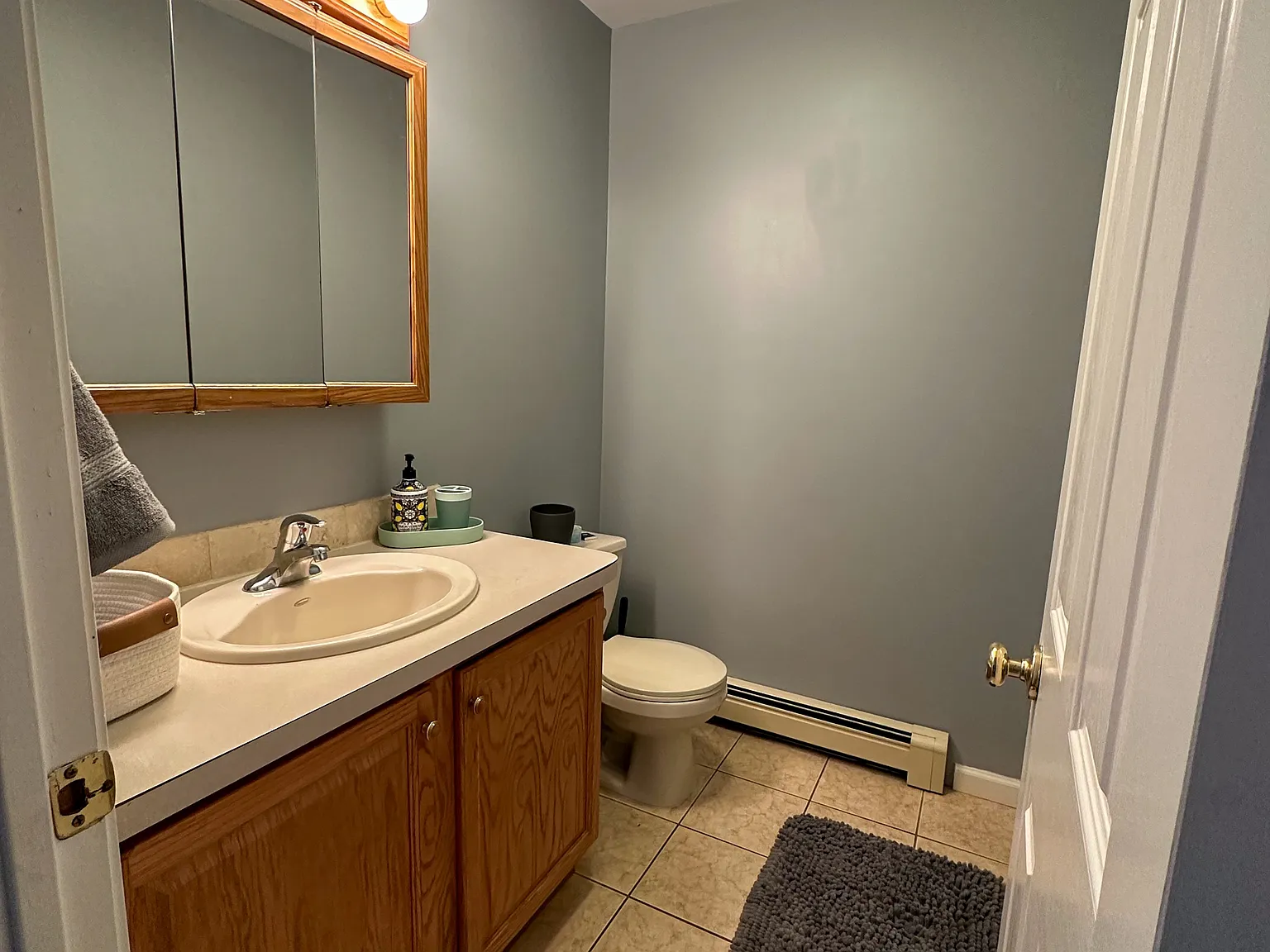 3 bed, 1.5 bath, 3200 sqft, $1,350 — Photo 3