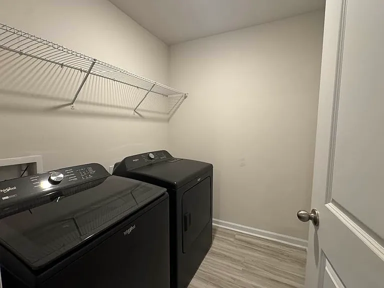 7898 Old Brook Rd — Photo 25