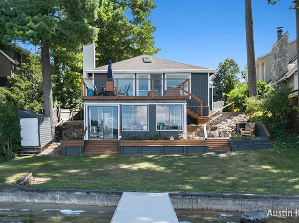 7027 Goldenrod Ave NE, Rockford, MI 49341