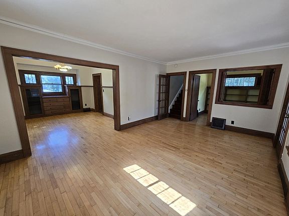 5th image of 270 Gillett St