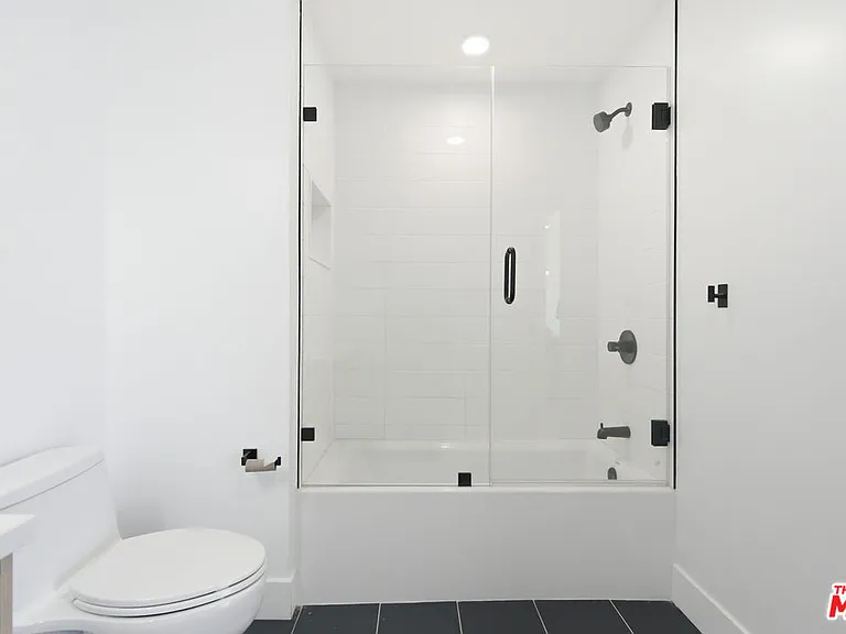 5657 Virginia Ave #302 — Photo 10