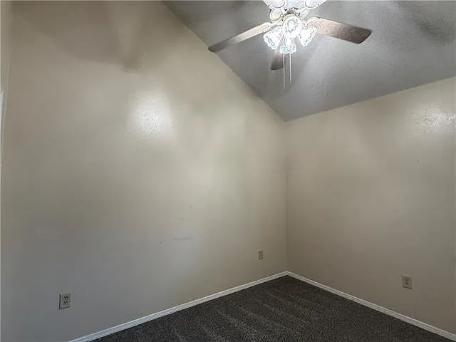 131 Kingspoint Blvd — Photo 15