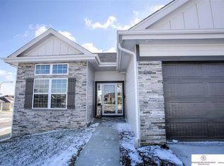 19253 Greenleaf St, Gretna, NE 68028