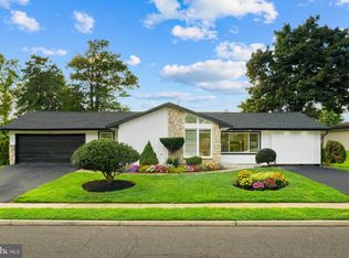 521 Parkway Dr, Fairless Hills, PA 19030