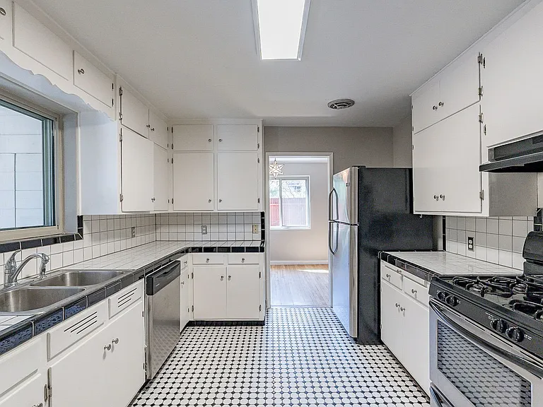 102 N Avenida Carolina — Photo 10