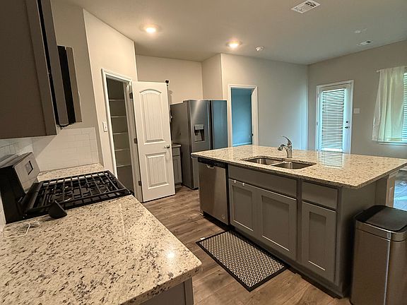 2nd image of 311 Broussard Hill Dr