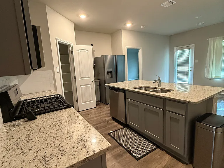 311 Broussard Hill Dr — Photo 1
