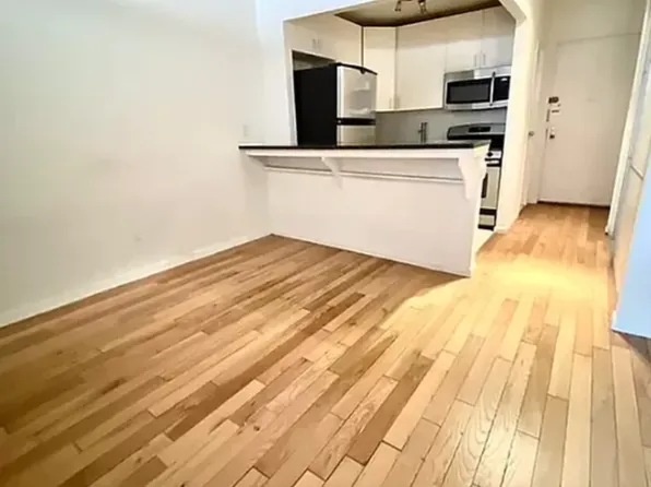 61 Lexington Avenue 4A image 4 of 5