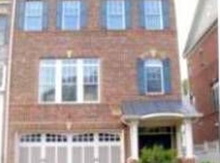 6790 Stockwell Manor Dr, Falls Church, VA 22043