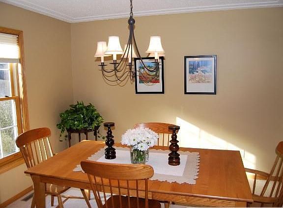 4th image of 738 Camberwell Dr