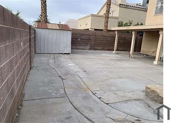 5 bed, 2400 sqft, $2,400 — Photo 2