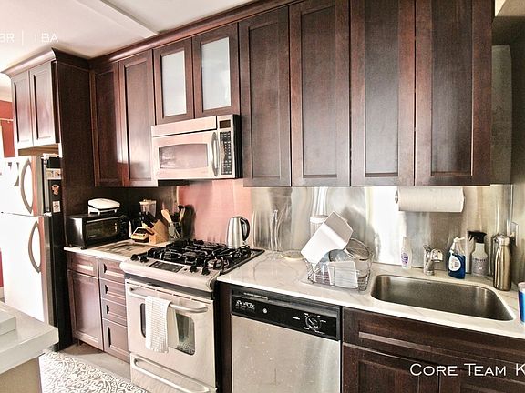 5th image of 702 W 48th St #202
