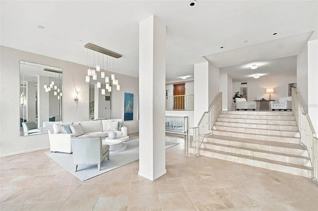 2 bed, 2.0 bath, 1247 sqft, $3,950 — Photo 3