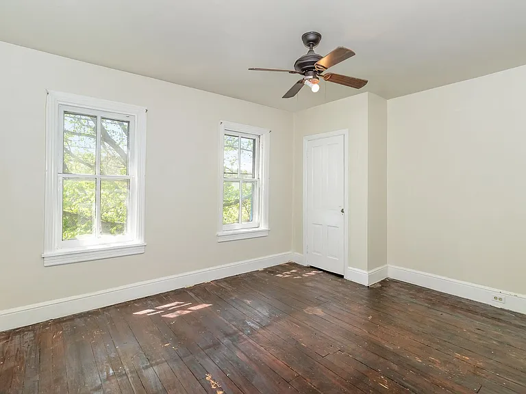 517 N Pitt St — Photo 13