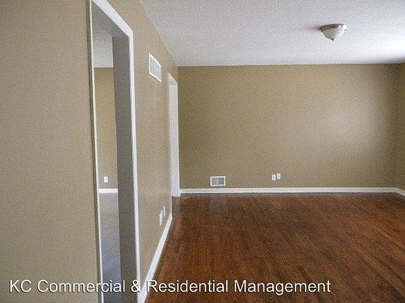 3rd image of 5033 Hawthorne Ave