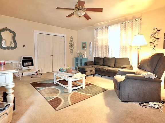 3rd image of 308 Combs St