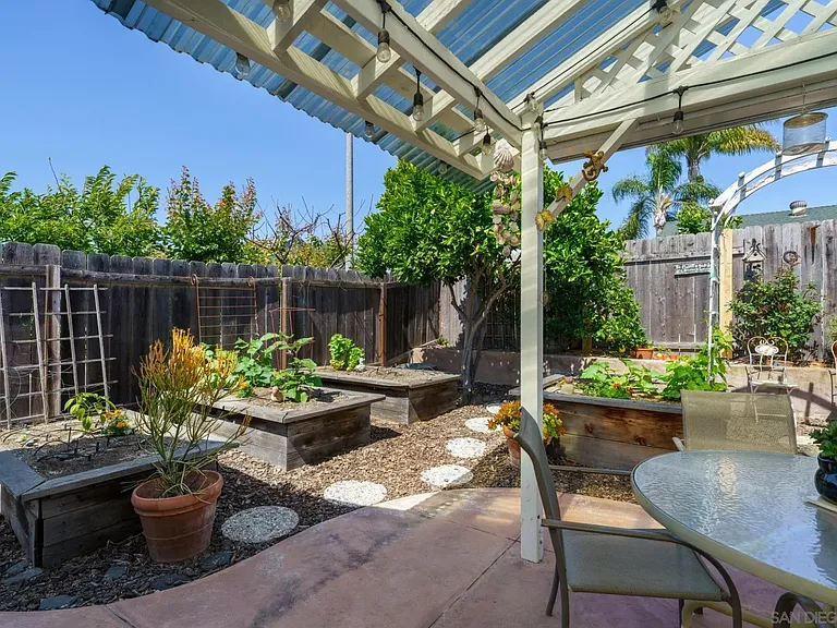 141 Turner Ave — Photo 18