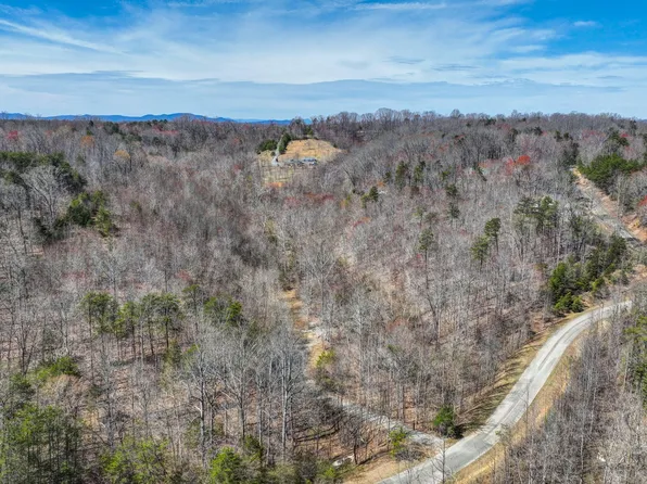 40 Lake Edge Dr, Moneta, VA 24121