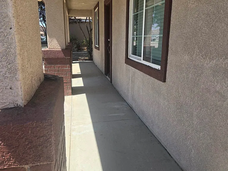 1059 Tulip Way — Photo 2