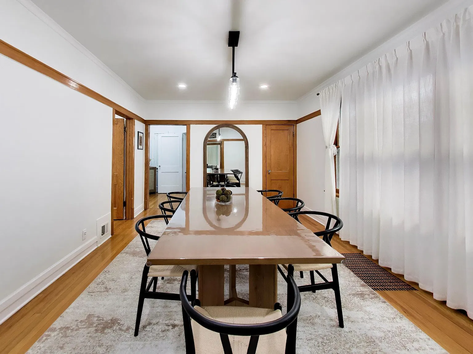 3 bed, 1345 sqft, $2,800 — Photo 4