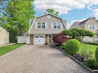 98 Druid Ave, Dumont, NJ 07628
