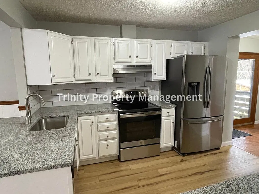 2662 E Main St — Photo 4