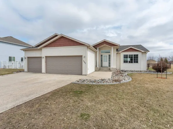 1557 Johnson Dr S, Moorhead, MN 56560
