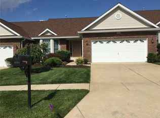 5555 Heatherbluff Ct, Saint Louis, MO 63128
