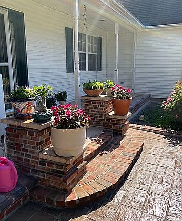 5th image of 705 E Village Dr