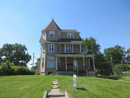 446 E Dewald St Photo 1