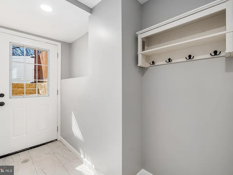 1319 C St NE #B — Photo 23