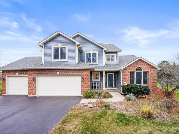 10807 Michigan Dr, Spring Grove, IL 60081