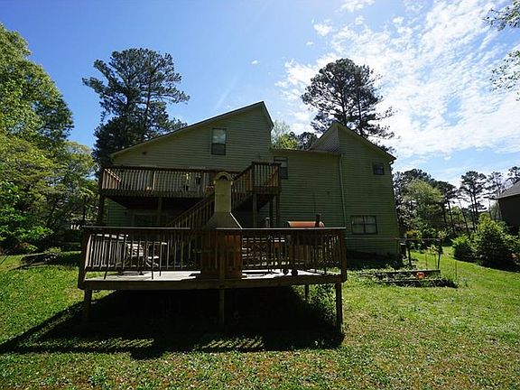 3rd image of 2130 Preswick Dr NE