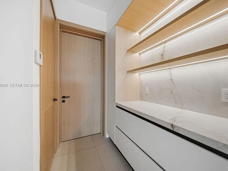 1316 NE 16th Ter #A — Photo 9