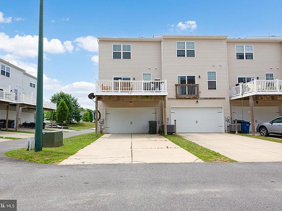 2nd image of 408 Crowberry Cir