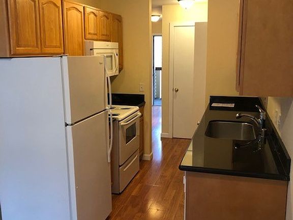 3rd image of 417 Bellevue Way SE #Townhouse 101