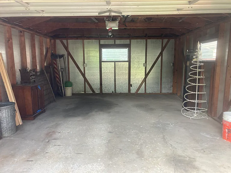 1 stall garage