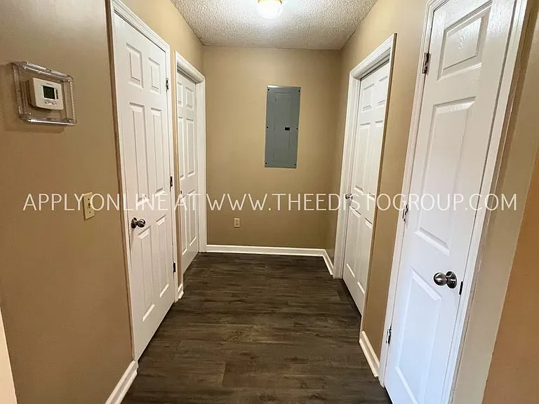 1031-1091 Fairfield St NE — Photo 9